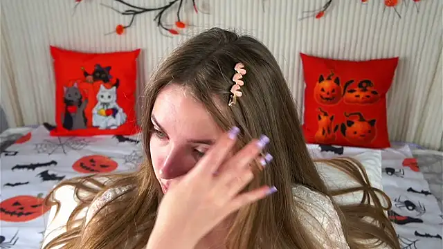 KarriBrownd online show from November 1, 1:07 am