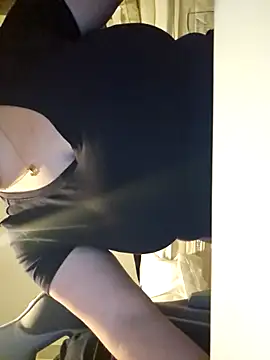 Snapshot of itsCuteTits chatting on November 5, 5:24 pm itsCuteTits online show from November 5, 5:24 pm