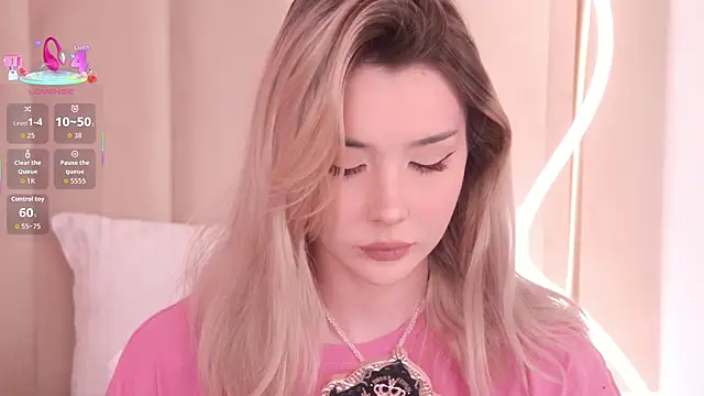 Nesolla online show from February 15, 7:10 pm