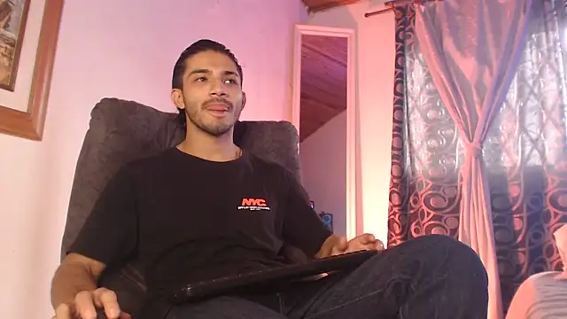 Snapshot of ArturoCardona_ chatting on May 30, 2:36 pm ArturoCardona online show from May 30, 2:36 pm