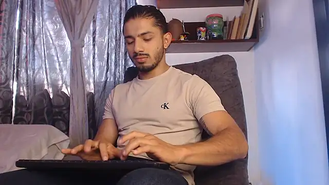 Snapshot of ArturoCardona_ chatting on July 27, 2:57 pm ArturoCardona online show from July 27, 2:57 pm