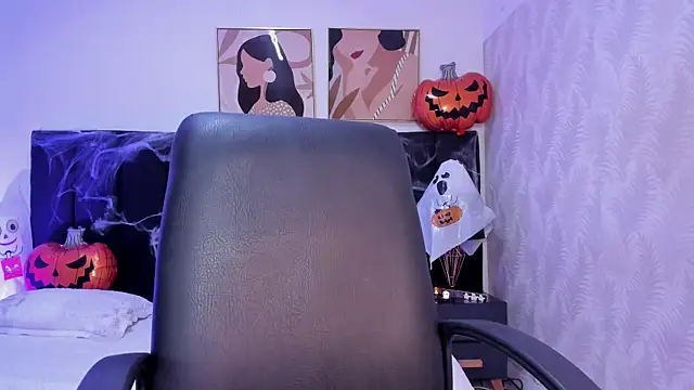 kaylaadams7 online show from October 31, 11:11 am