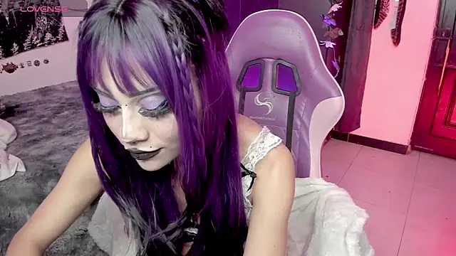 Snapshot of GothKitten666 chatting on June 14, 6:15 am GothKitten666 online show from June 14, 6:15 am