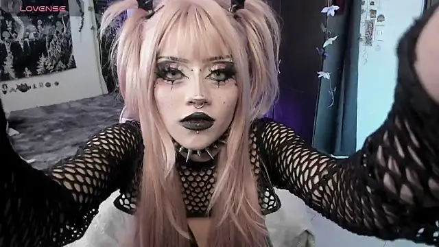 Snapshot of GothKitten666 chatting on July 17, 6:31 am GothKitten666 online show from July 17, 6:31 am