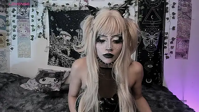 Snapshot of GothKitten666 chatting on July 18, 7:45 am GothKitten666 online show from July 18, 7:45 am