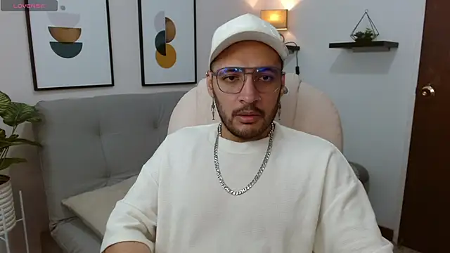   Damian    online show from October 26, 10:04 pm