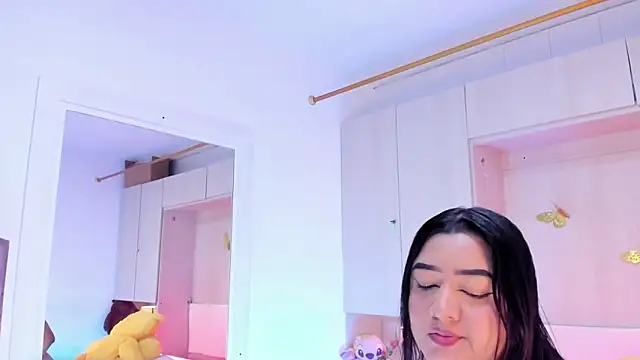 LilyWhitney online show from May 3, 4:18 am