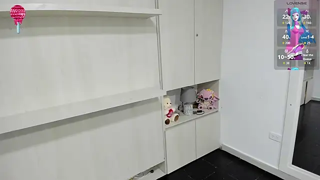 LilyWhitney online show from May 22, 4:08 am