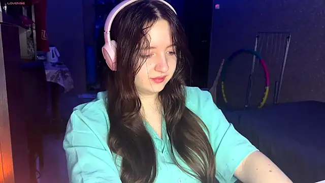 LauretteRagar online show from November 6, 5:25 pm