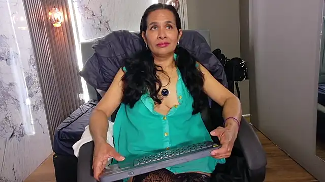 Vanessa 7  online show from January 17, 10:24 pm