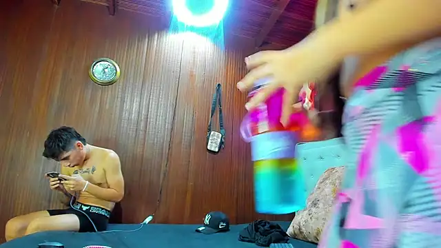 Snapshot of dereck_and_julie chatting on October 29, 9:38 pm dereck and julie online show from October 29, 9:38 pm