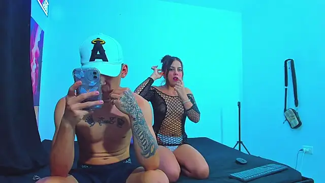 Snapshot of dereck_and_julie chatting on December 5, 12:52 am dereck and julie online show from December 5, 12:52 am