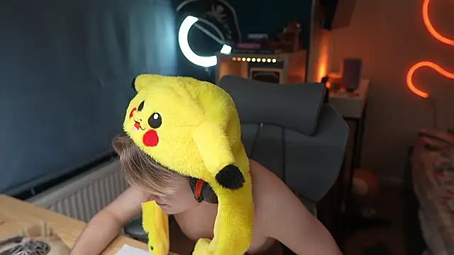 Snapshot of Serxyi chatting on January 11, 3:17 pm Serxyi online show from January 11, 3:17 pm