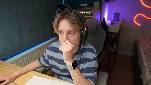 Snapshot of Serxyi chatting on February 2, 11:20 am Serxyi online show from February 2, 11:20 am