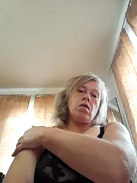 Snapshot of Catherine372311 chatting on October 10, 10:25 am Catherine372311 online show from October 10, 10:25 am