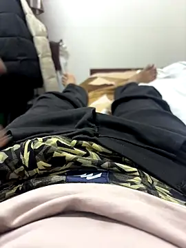 Snapshot of bigbulllaksh chatting on October 17, 4:31 pm bigbulllaksh online show from October 17, 4:31 pm