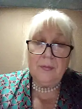 Alexia64231 online show from November 11, 2:28 pm