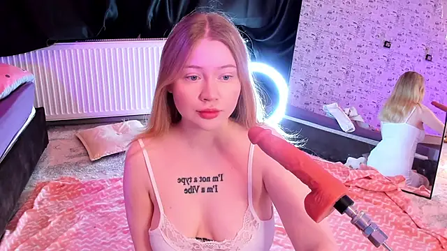 Lillie Berry online show from January 10, 4:47 am