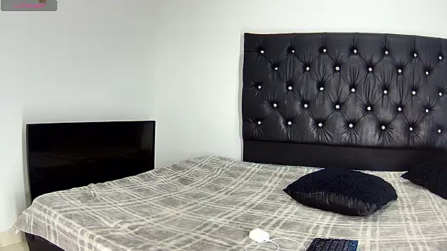 shantall ebony1 online show from September 12, 9:31 am