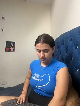 Snapshot of vikysexy283 chatting on March 24, 5:01 am vikysexy283 online show from March 24, 5:01 am