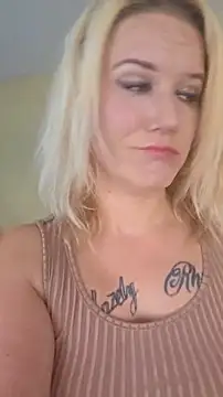 Snapshot of RhondaRump chatting on November 12, 5:35 pm RhondaRump online show from November 12, 5:35 pm