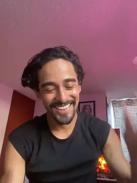Snapshot of Oliver_11Ed chatting on June 10, 10:41 pm Oliver 11Ed online show from June 10, 10:41 pm