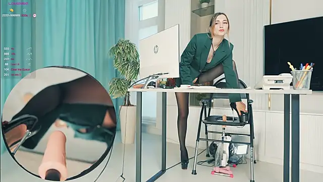 Snapshot of milahouston chatting on December 5, 7:06 am milahouston online show from December 5, 7:06 am