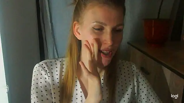 JuliaMuuun online show from June 5, 8:03 pm