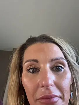 BaddieBossXX2 online show from November 29, 4:04 am