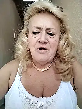 Snapshot of Belladama61 chatting on September 10, 11:32 am Belladama61 online show from September 10, 11:32 am