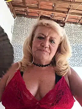 Snapshot of Belladama61 chatting on May 3, 1:17 pm Belladama61 online show from May 3, 1:17 pm