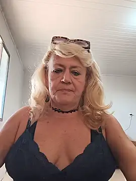 Snapshot of Belladama61 chatting on May 19, 11:05 am Belladama61 online show from May 19, 11:05 am