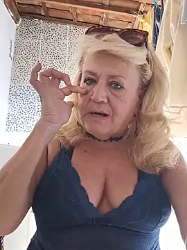 Snapshot of Belladama61 chatting on May 24, 10:31 am Belladama61 online show from May 24, 10:31 am