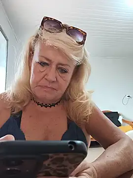 Snapshot of Belladama61 chatting on May 26, 10:44 am Belladama61 online show from May 26, 10:44 am