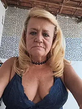 Snapshot of Belladama61 chatting on June 4, 4:46 pm Belladama61 online show from June 4, 4:46 pm