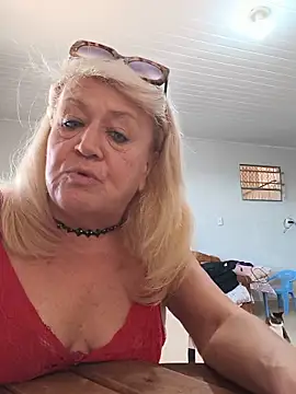 Snapshot of Belladama61 chatting on June 11, 11:19 am Belladama61 online show from June 11, 11:19 am