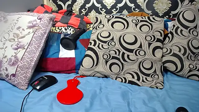 Snapshot of Ozimpho chatting on October 24, 3:19 pm Ozimpho online show from October 24, 3:19 pm