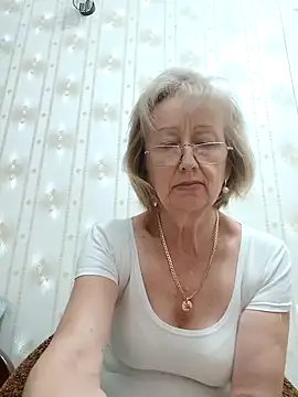 Snapshot of AlikaSwan5821 chatting on September 8, 7:24 pm AlikaSwan5821 online show from September 8, 7:24 pm