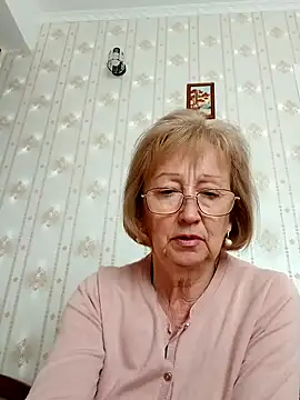 Snapshot of AlikaSwan5821 chatting on September 28, 1:05 pm AlikaSwan5821 online show from September 28, 1:05 pm