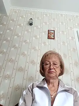 Snapshot of AlikaSwan5821 chatting on October 2, 1:07 pm AlikaSwan5821 online show from October 2, 1:07 pm