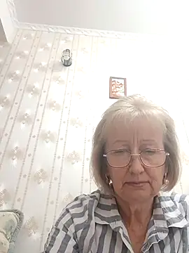 Snapshot of AlikaSwan5821 chatting on October 7, 1:52 pm AlikaSwan5821 online show from October 7, 1:52 pm