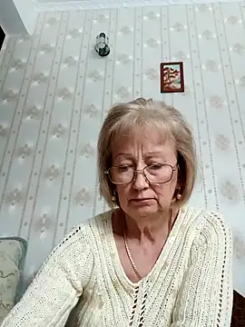 Snapshot of AlikaSwan5821 chatting on October 9, 1:42 pm AlikaSwan5821 online show from October 9, 1:42 pm