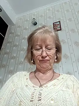 Snapshot of AlikaSwan5821 chatting on October 11, 12:15 pm AlikaSwan5821 online show from October 11, 12:15 pm