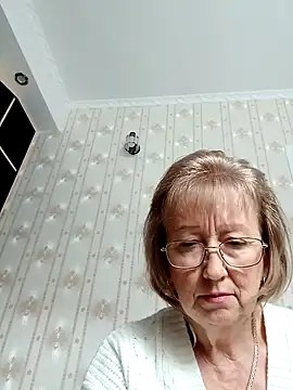 Snapshot of AlikaSwan5821 chatting on October 24, 12:23 pm AlikaSwan5821 online show from October 24, 12:23 pm