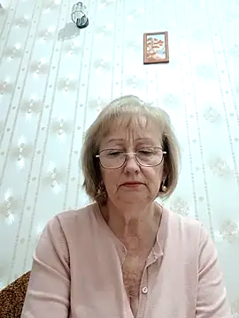 Snapshot of AlikaSwan5821 chatting on November 7, 9:04 pm AlikaSwan5821 online show from November 7, 9:04 pm