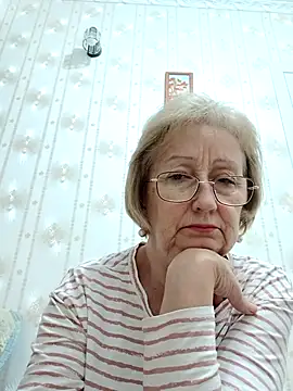 Snapshot of AlikaSwan5821 chatting on November 11, 8:31 pm AlikaSwan5821 online show from November 11, 8:31 pm