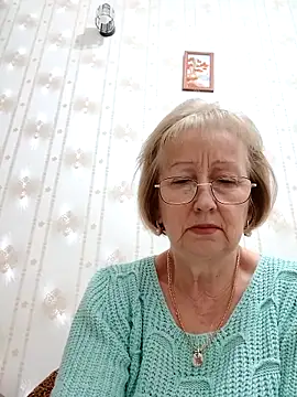 Snapshot of AlikaSwan5821 chatting on November 18, 8:02 pm AlikaSwan5821 online show from November 18, 8:02 pm