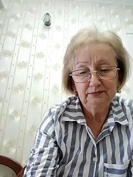 Snapshot of AlikaSwan5821 chatting on November 19, 8:31 pm AlikaSwan5821 online show from November 19, 8:31 pm