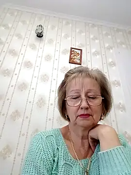 Snapshot of AlikaSwan5821 chatting on December 2, 7:42 pm AlikaSwan5821 online show from December 2, 7:42 pm