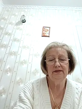 Snapshot of AlikaSwan5821 chatting on December 5, 8:05 pm AlikaSwan5821 online show from December 5, 8:05 pm